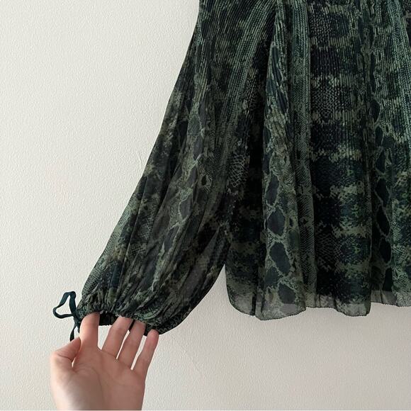 Aritzia Wilfred Talence Green Snake Off-the-Shoulder Blouse - Picture 2 of 8